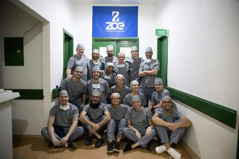 Equipe cirúrgica da Zoé em expedição