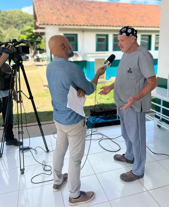 Médico da Zoé dá entrevista à TV durante uma expedição
